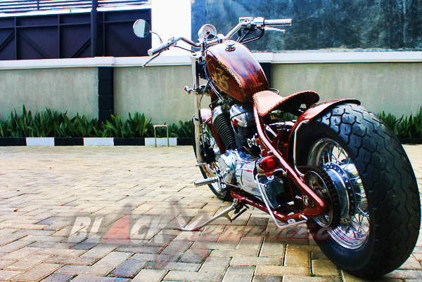 H-Three Custom Kentalkan Aura Chopper di Honda VT 650