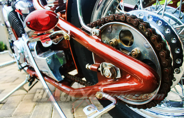 H-Three Custom Kentalkan Aura Chopper di Honda VT 650