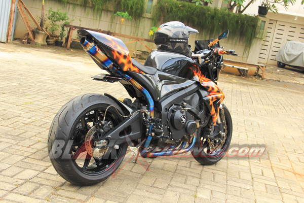 Honda CBR600 RR Tampil Ekstrim Adopsi Brutal Naked