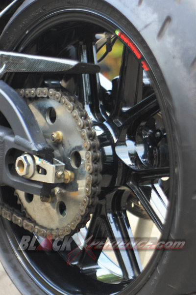 Honda CBR600 RR Tampil Ekstrim Adopsi Brutal Naked