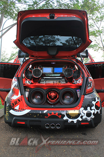 Urban Gravity Menambah Seram Tampang Honda Jazz