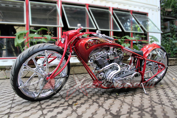 Narrow Minded, Si Merah Bergaya Pro Street