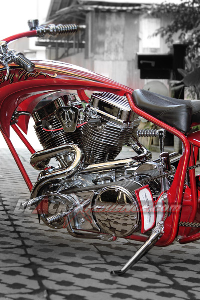 Narrow Minded, Si Merah Bergaya Pro Street