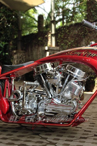 Narrow Minded, Si Merah Bergaya Pro Street