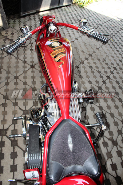 Narrow Minded, Si Merah Bergaya Pro Street