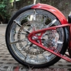 Narrow Minded, Si Merah Bergaya Pro Street