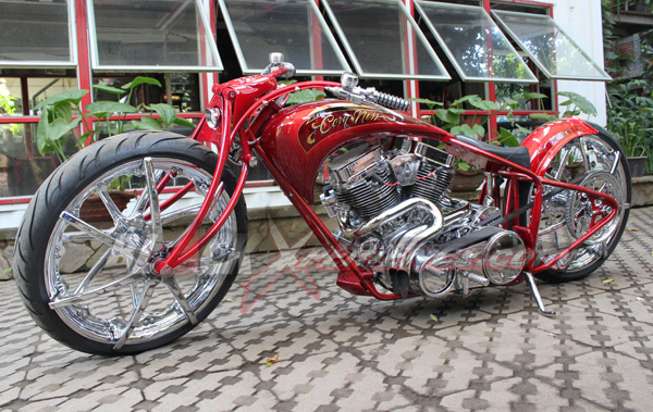 Narrow Minded, Si Merah Bergaya Pro Street