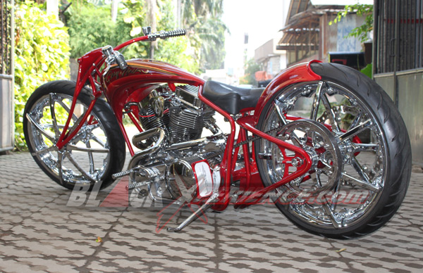 Narrow Minded, Si Merah Bergaya Pro Street