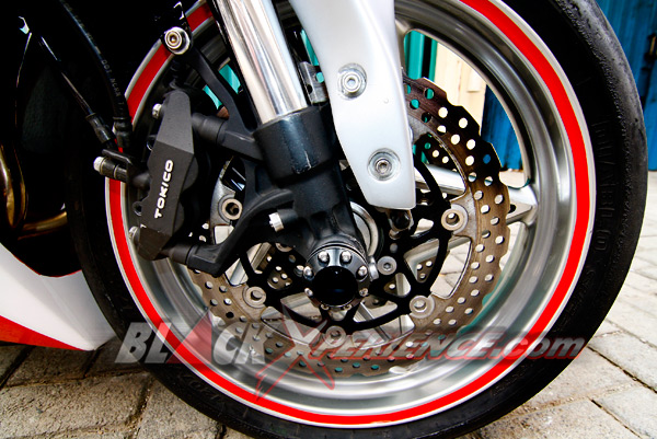 Bermain Aksesoris Demi Mengejar Gaya MV Agusta