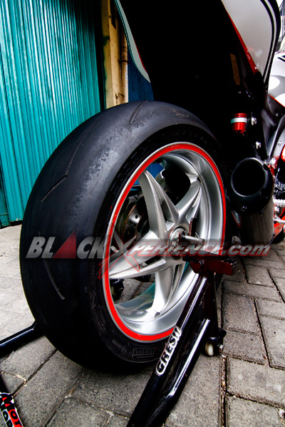 Bermain Aksesoris Demi Mengejar Gaya MV Agusta