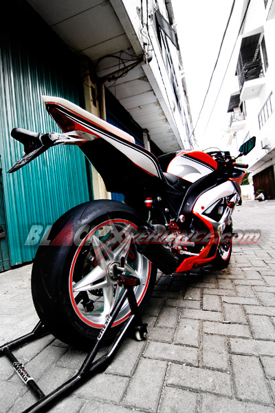 Bermain Aksesoris Demi Mengejar Gaya MV Agusta