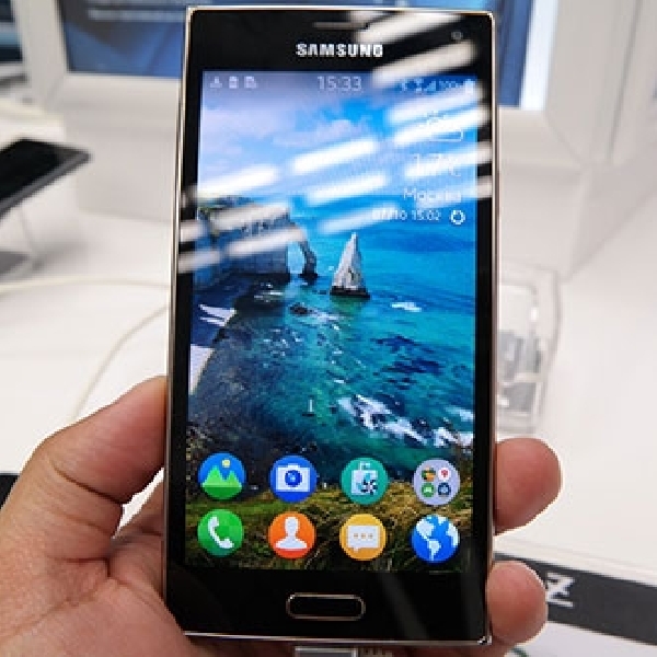 Intip Penampakan Emas Smartphone Berbasis Tizen Pertama Milik Samsung