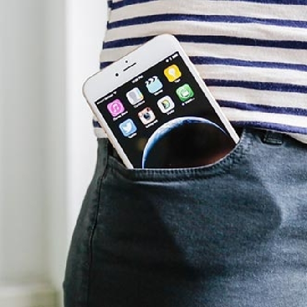 Uniqlo Gagas Celana Jeans yang Muat iPhone 6 Plus